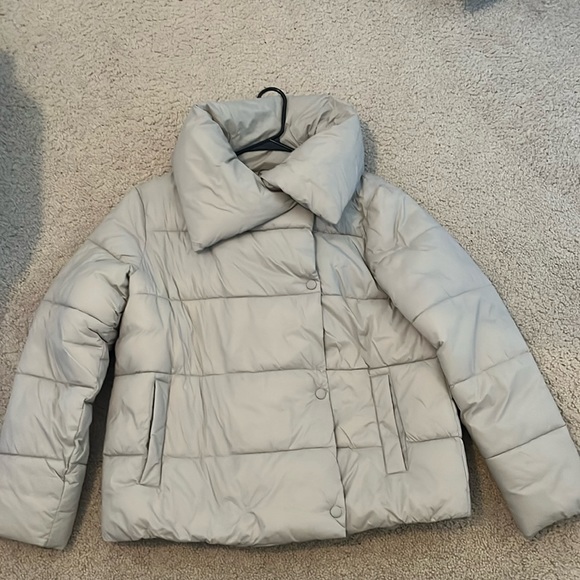 Banana Republic Funnel Neck Puffer Jacker NWT size S oversized. - Picture 3 of 8